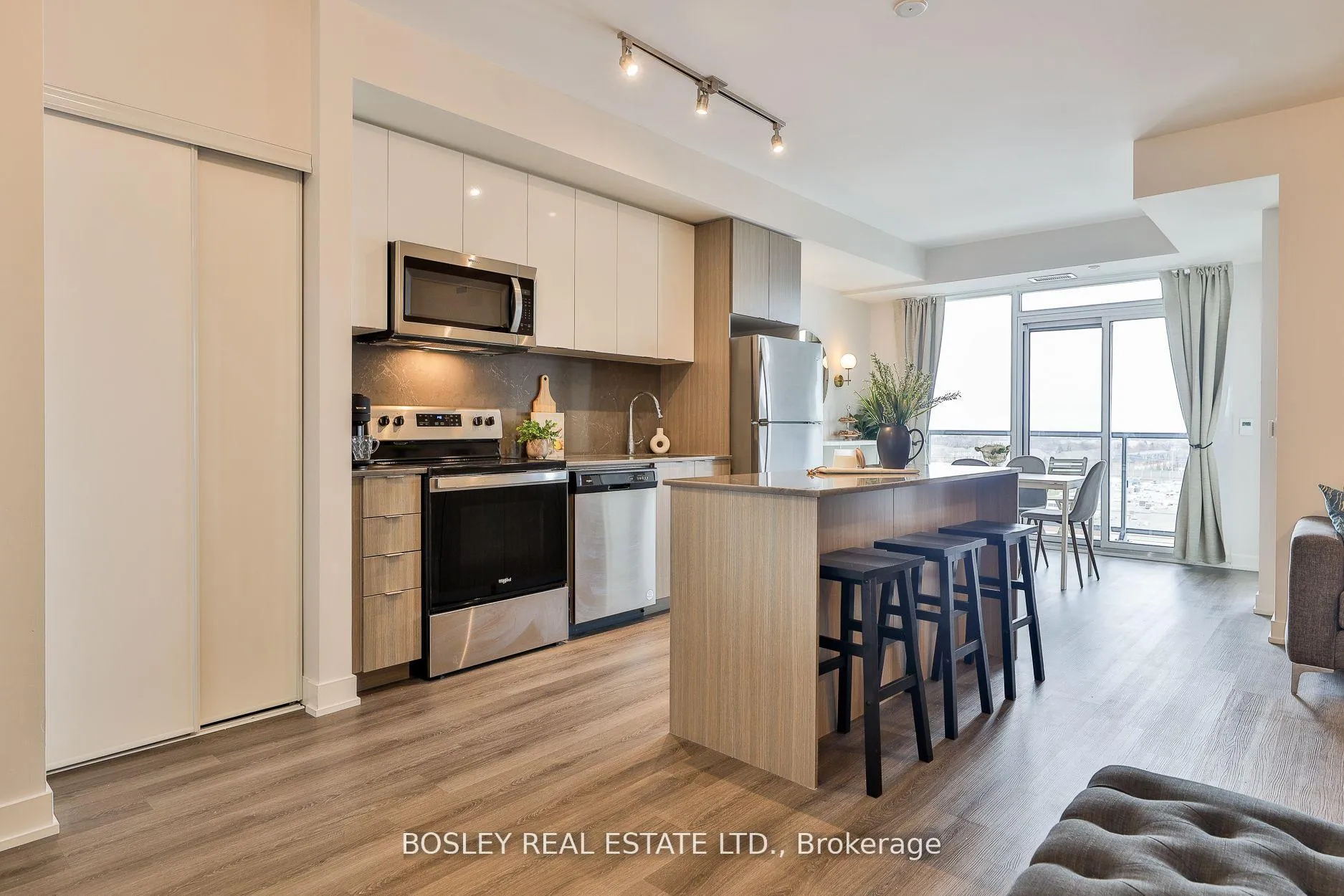 Photo 5 of Unit 612, 859 The Queensway, Etobicoke, Stonegate-Queensway — HOMEH