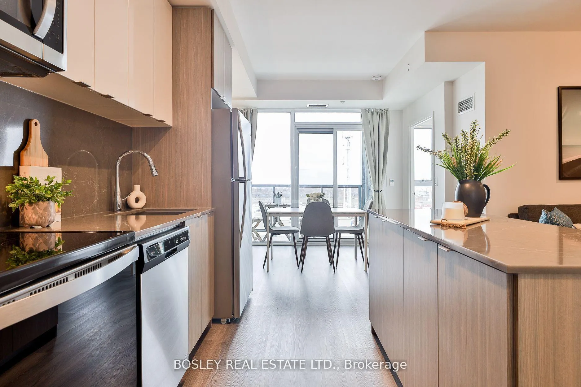 Photo 10 of Unit 612, 859 The Queensway, Etobicoke, Stonegate-Queensway — HOMEH
