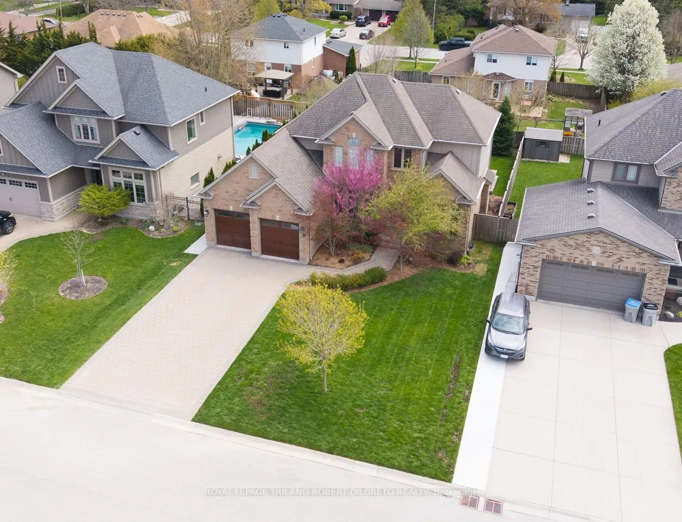 Photo 3 of 56 Fieldstone Crescent S, Middlesex Centre, Komoka — HOMEH