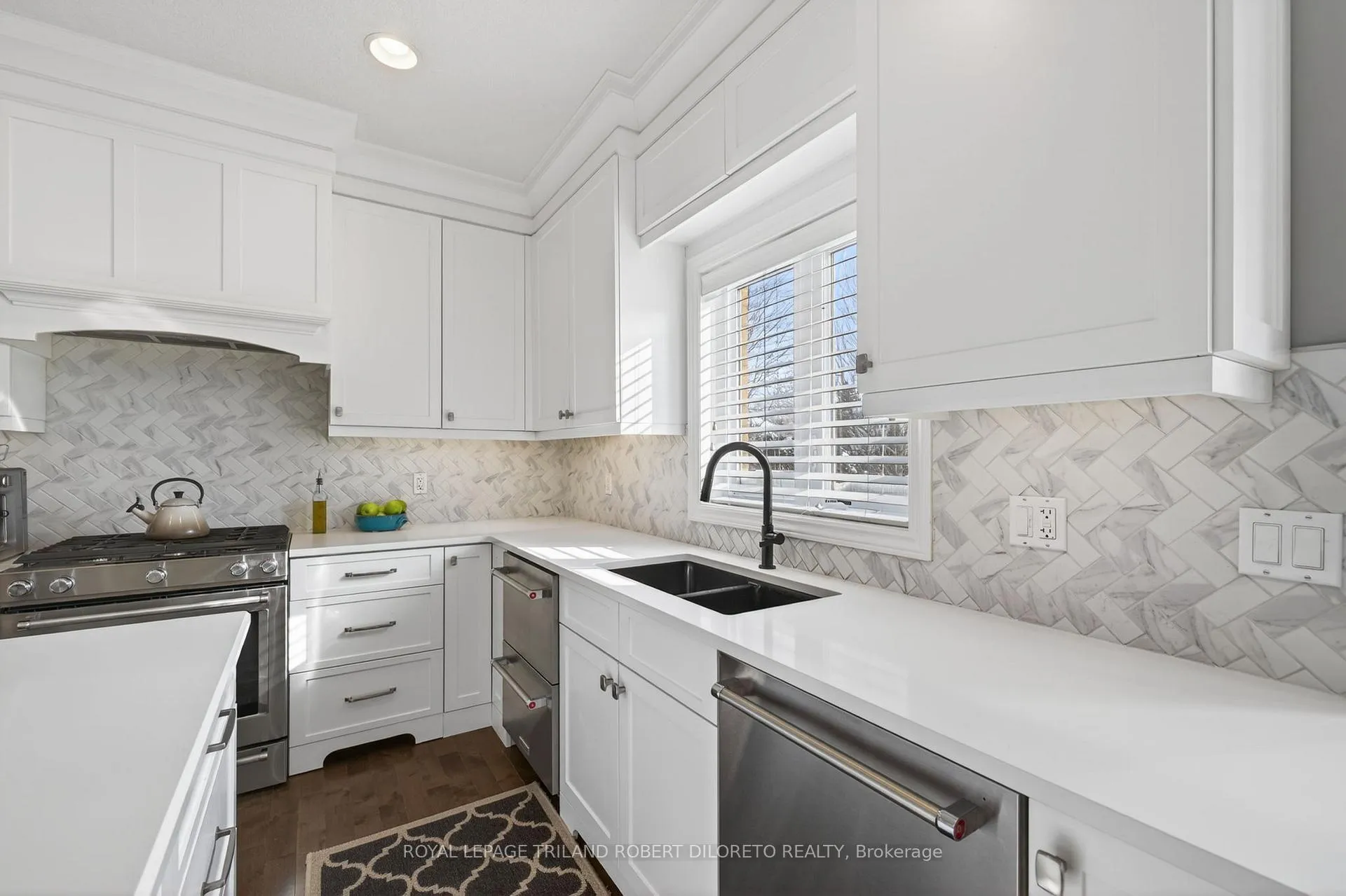 Photo 17 of 56 Fieldstone Crescent S, Middlesex Centre, Komoka — HOMEH