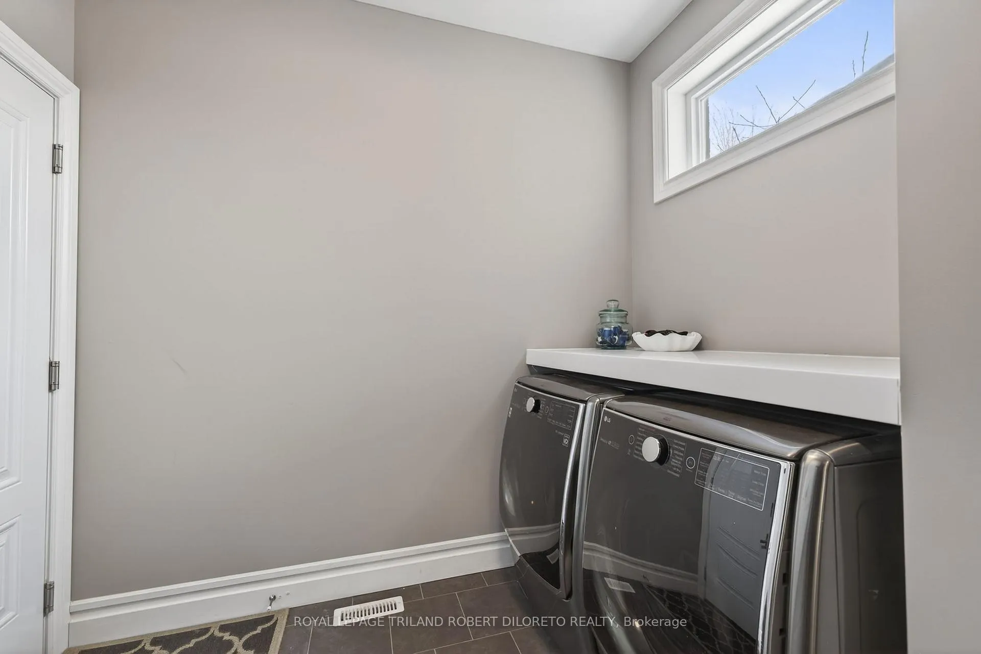 Photo 20 of 56 Fieldstone Crescent S, Middlesex Centre, Komoka — HOMEH