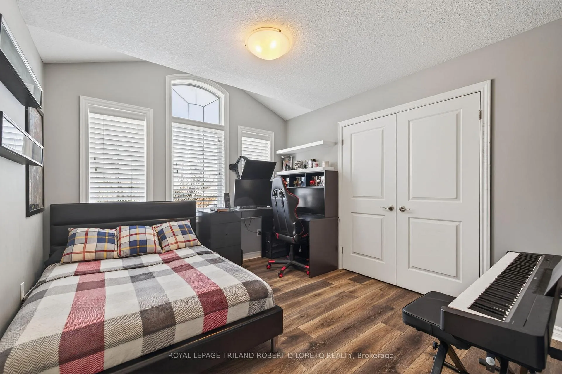 Photo 25 of 56 Fieldstone Crescent S, Middlesex Centre, Komoka — HOMEH