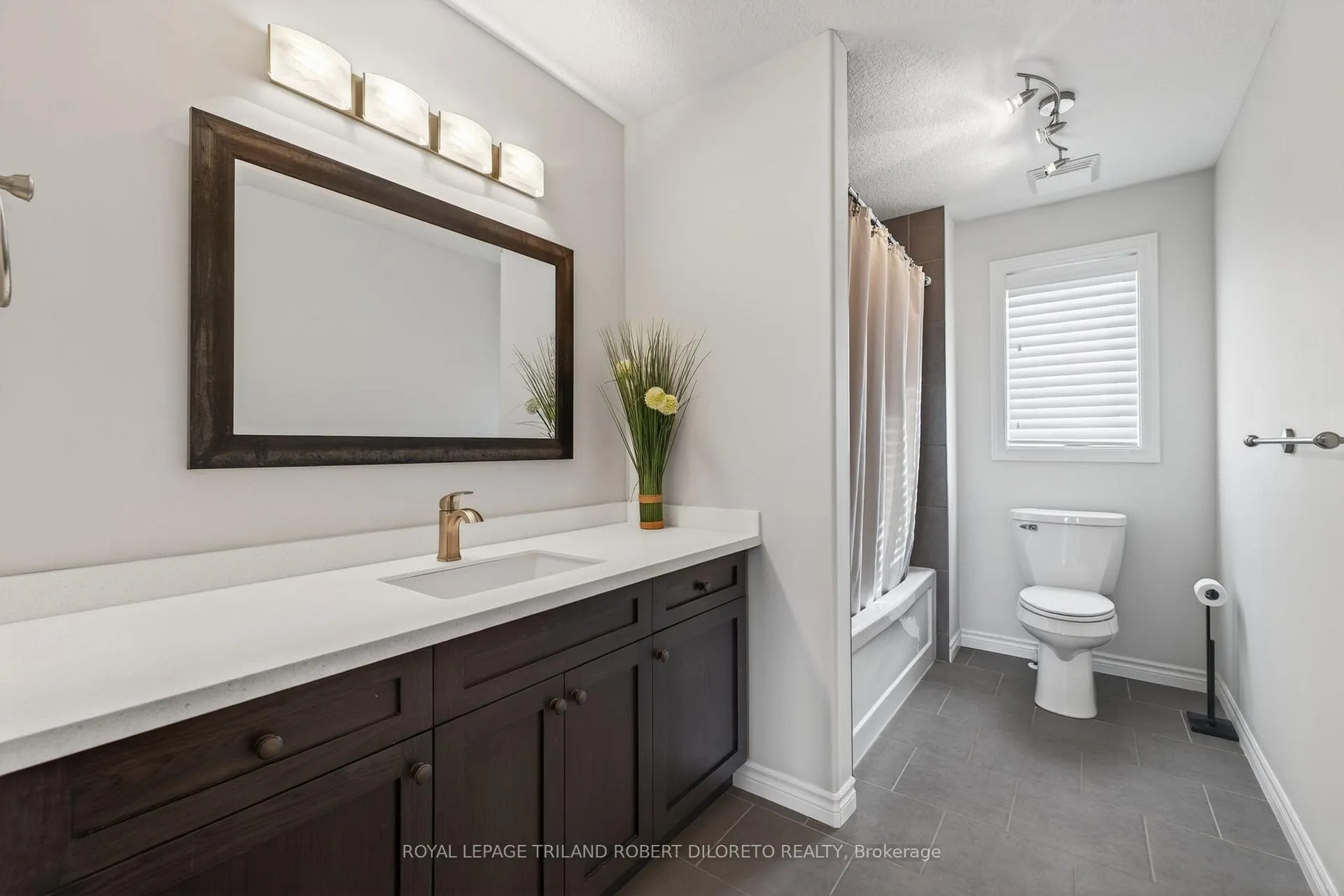 Photo 27 of 56 Fieldstone Crescent S, Middlesex Centre, Komoka — HOMEH