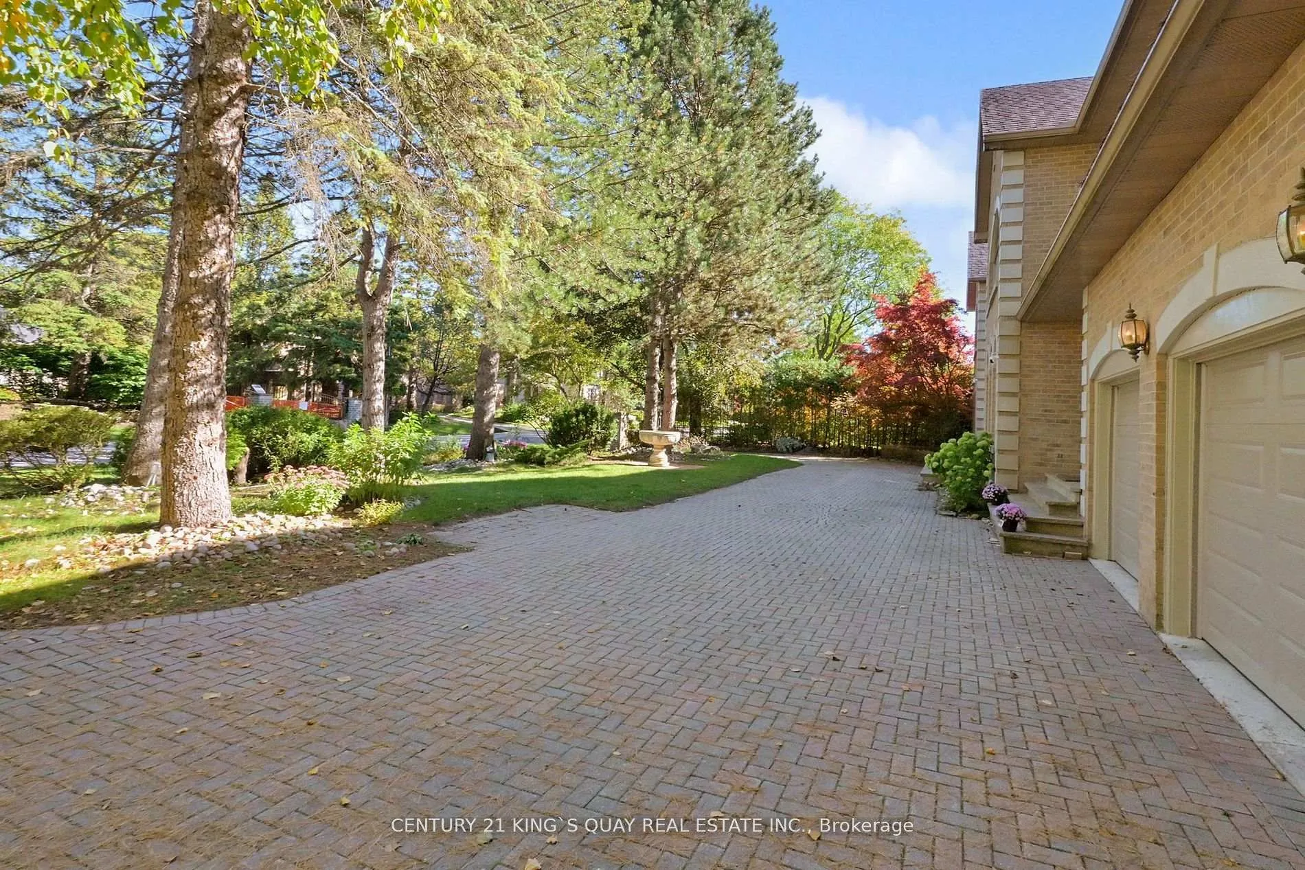 Photo 3 of 20 limcombe Drive, Markham, Bayview Glen — HOMEH