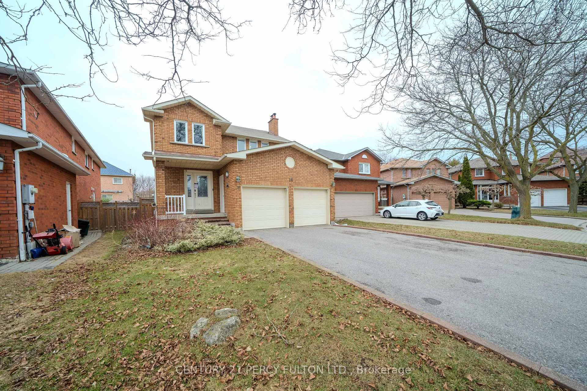 Photo 3 of 16 Muster Court, Markham, Buttonville — HOMEH