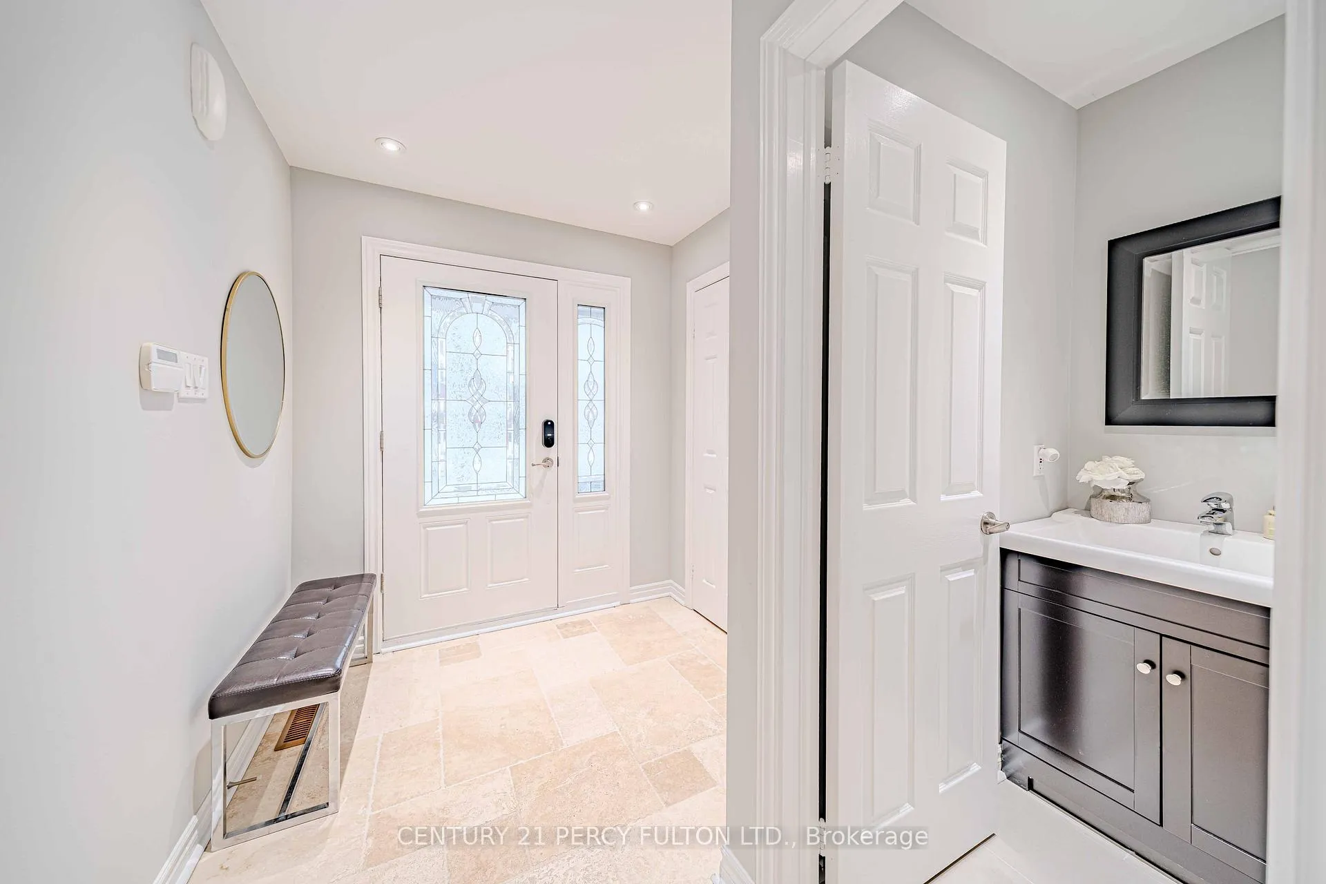 Photo 4 of 16 Muster Court, Markham, Buttonville — HOMEH