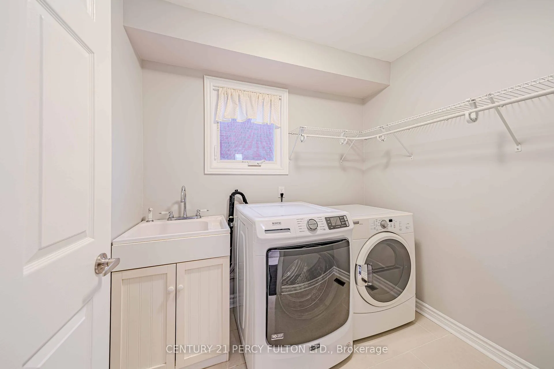 Photo 14 of 16 Muster Court, Markham, Buttonville — HOMEH