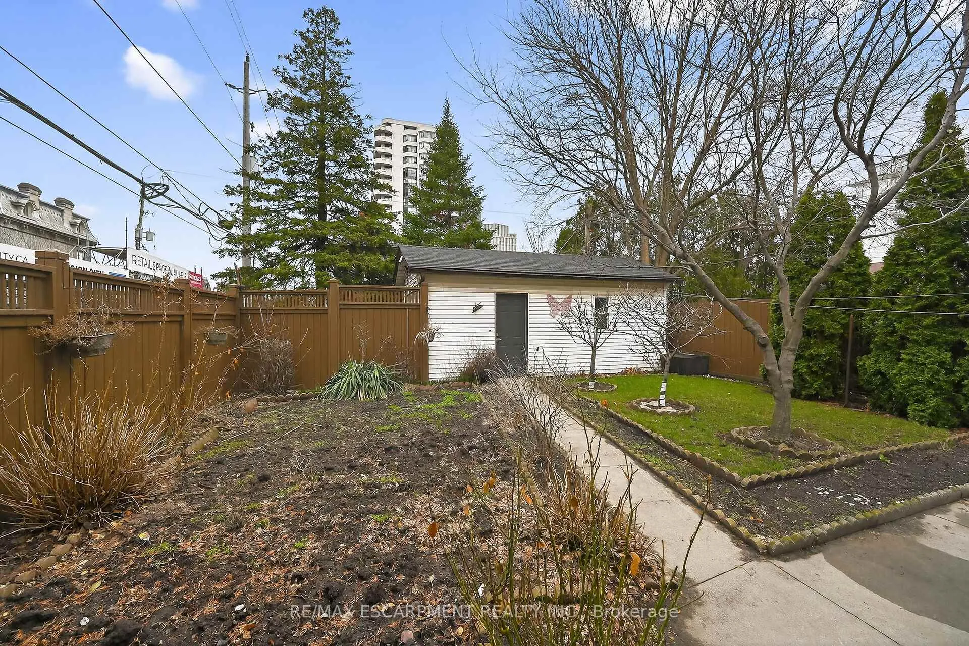 Photo 3 of 144 Hunter Street W, Hamilton, Durand — HOMEH