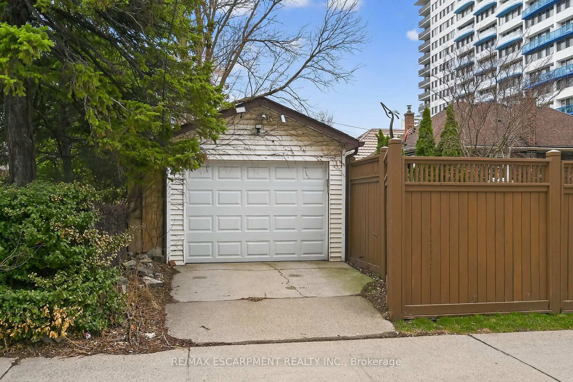Photo 4 of 144 Hunter Street W, Hamilton, Durand — HOMEH