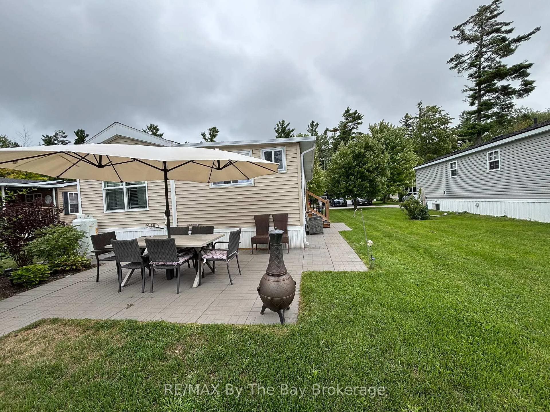 Photo 2 of 108 Madawaska Trail, Wasaga Beach — HOMEH