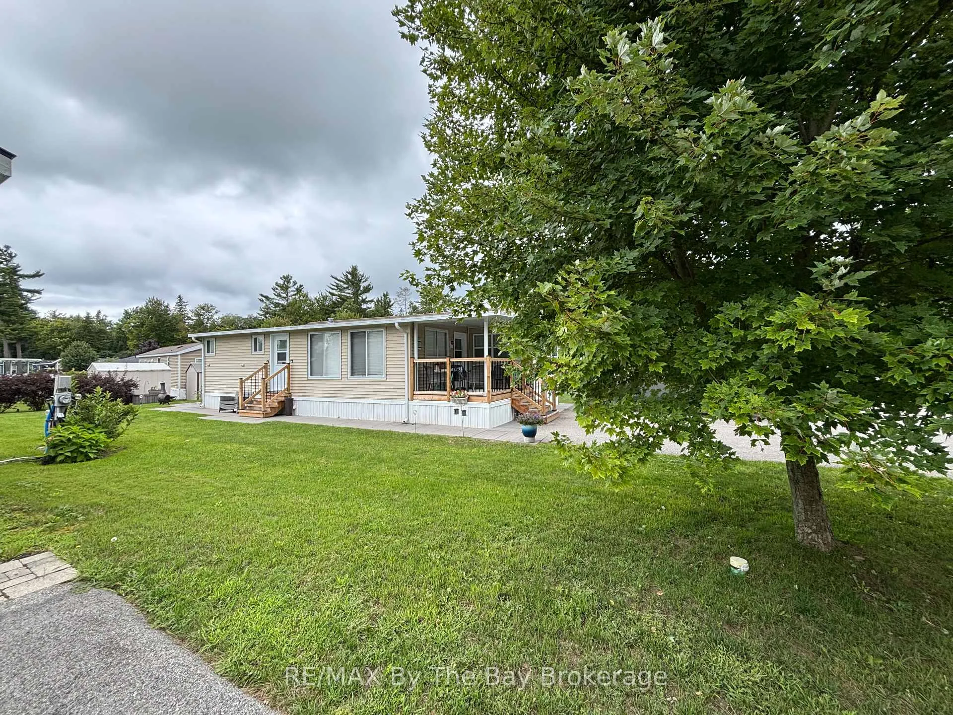 Photo 3 of 108 Madawaska Trail, Wasaga Beach — HOMEH