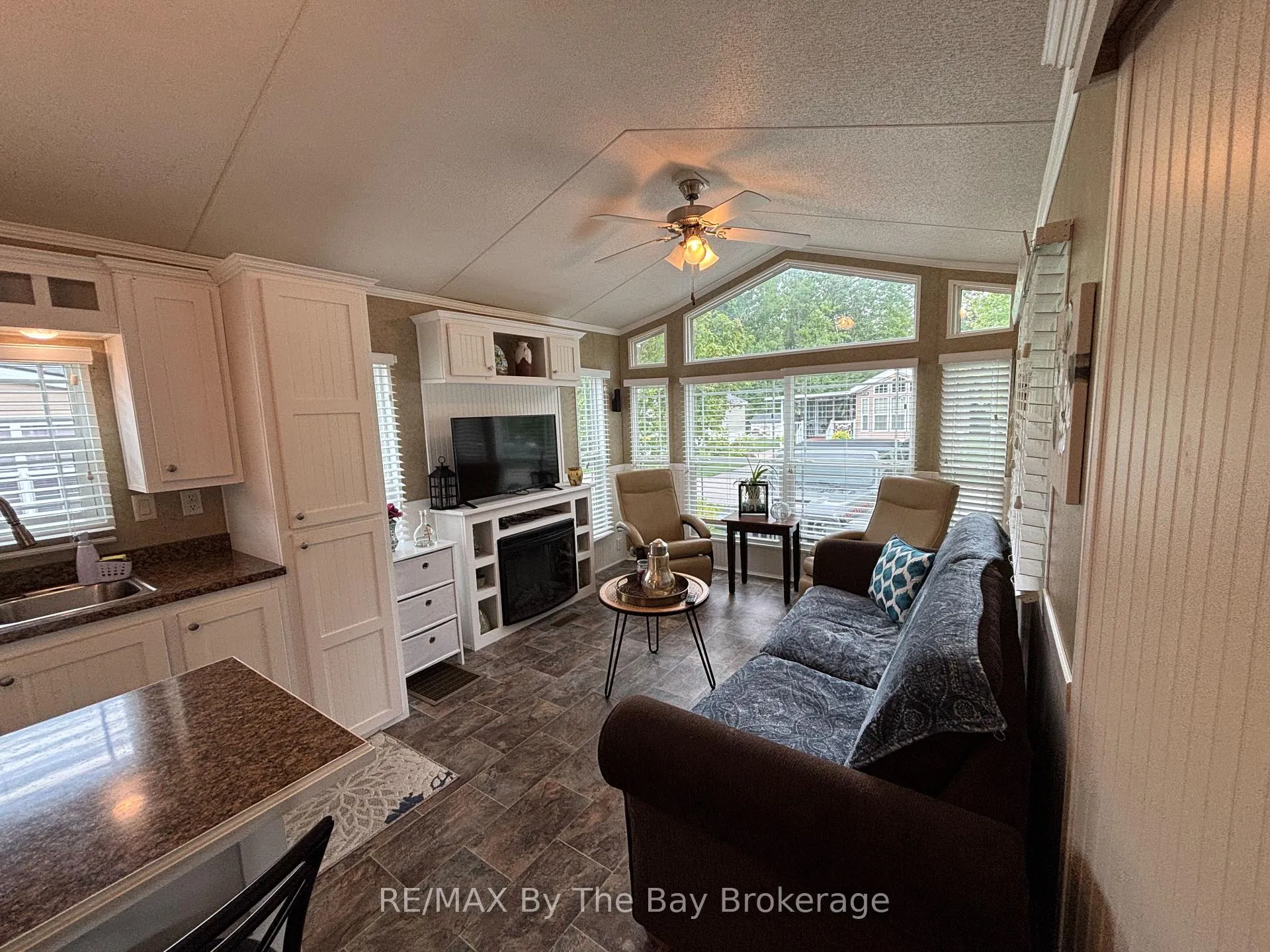 Photo 4 of 108 Madawaska Trail, Wasaga Beach — HOMEH