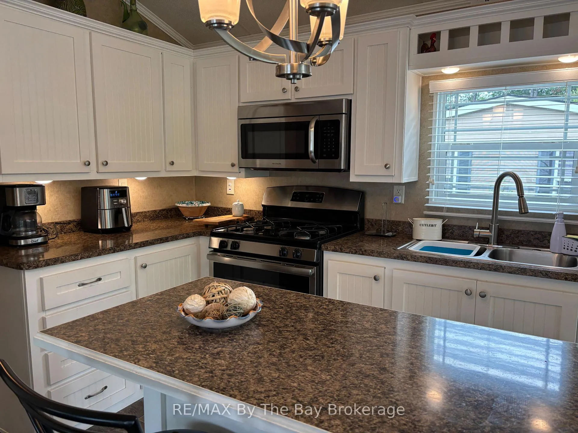 Photo 10 of 108 Madawaska Trail, Wasaga Beach — HOMEH