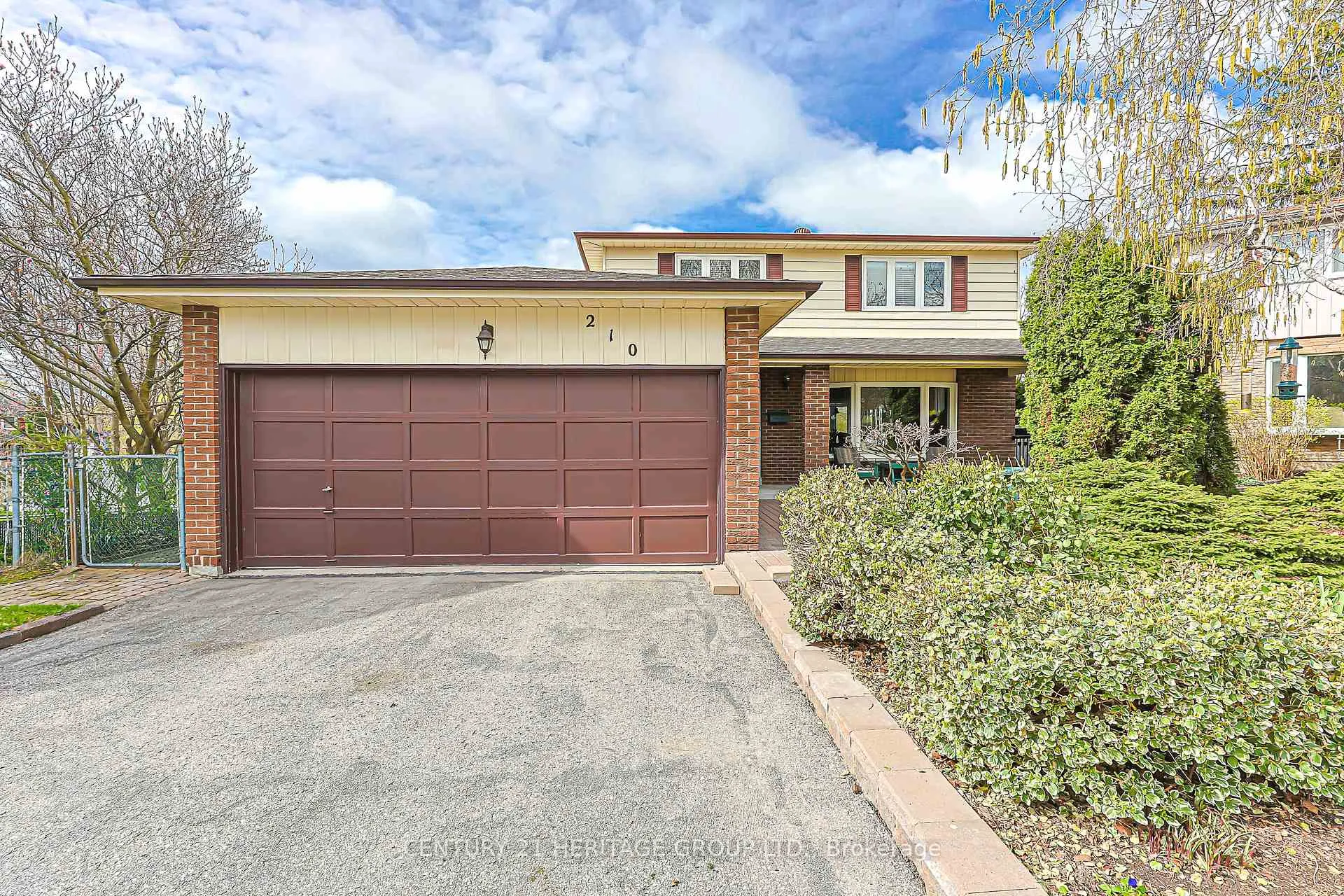 Front of 210 Thornwillow Court