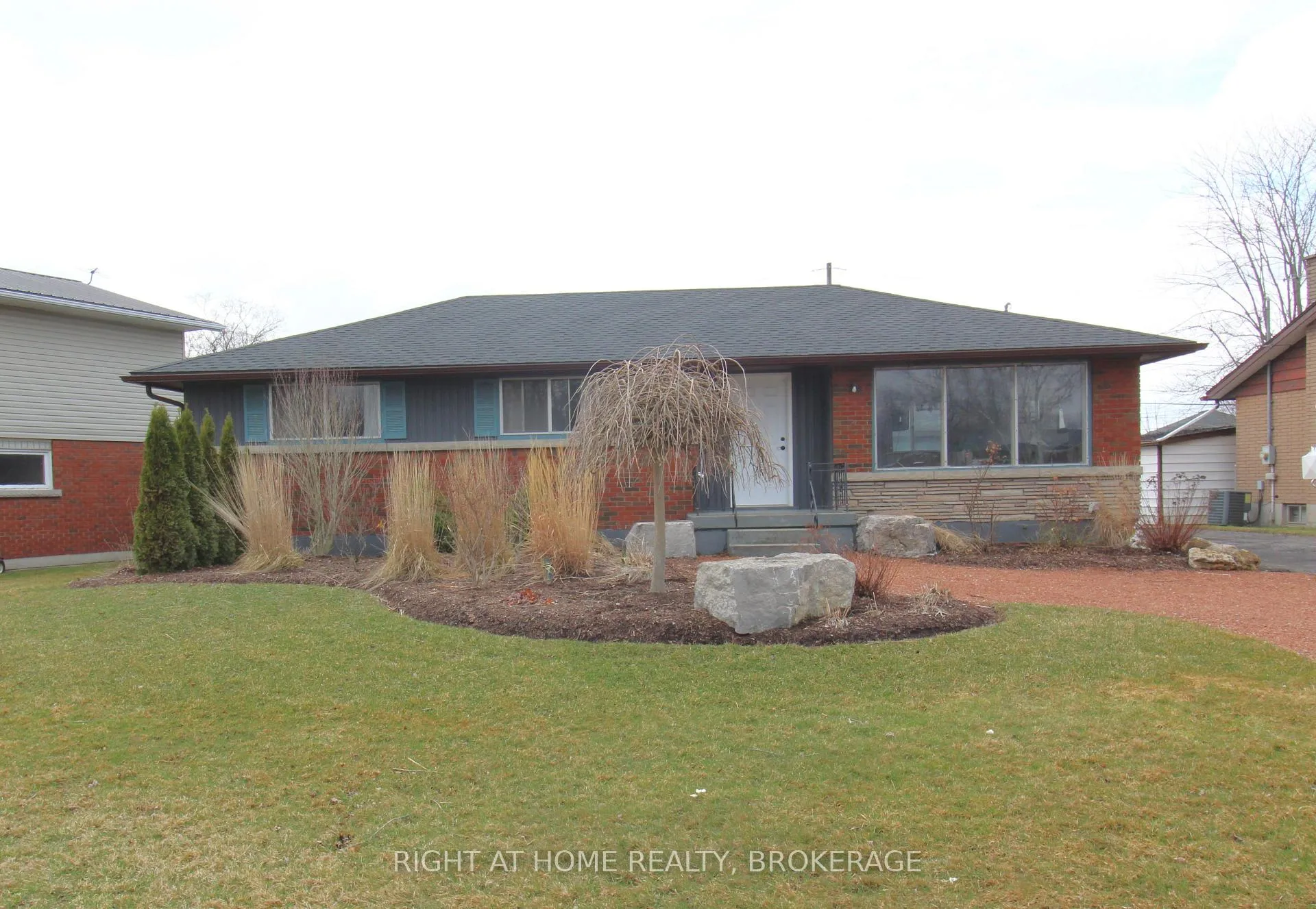 Photo 2 of 105 Glenwood Parkway, Welland, Dain City — HOMEH