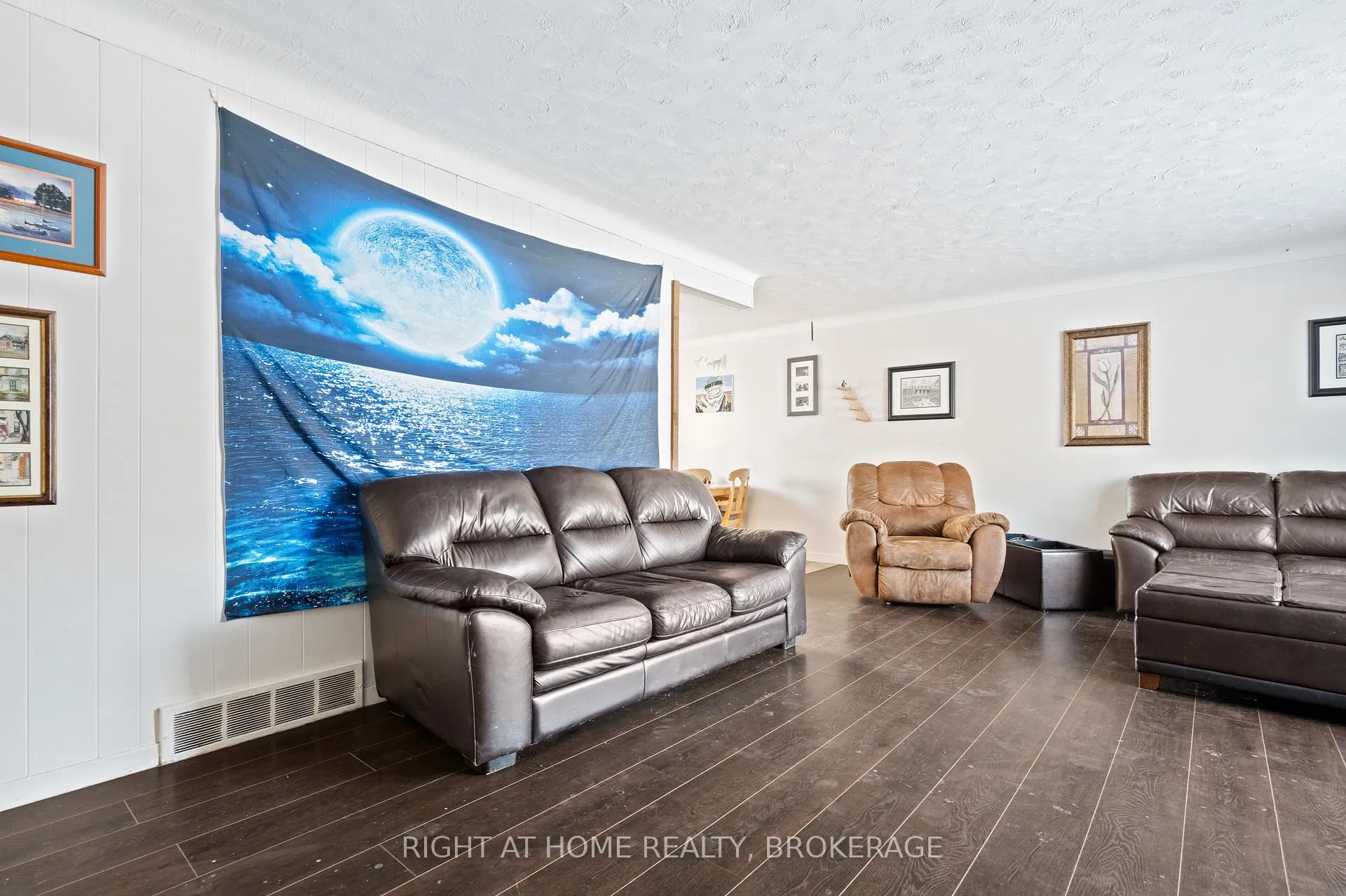 Photo 10 of 105 Glenwood Parkway, Welland, Dain City — HOMEH
