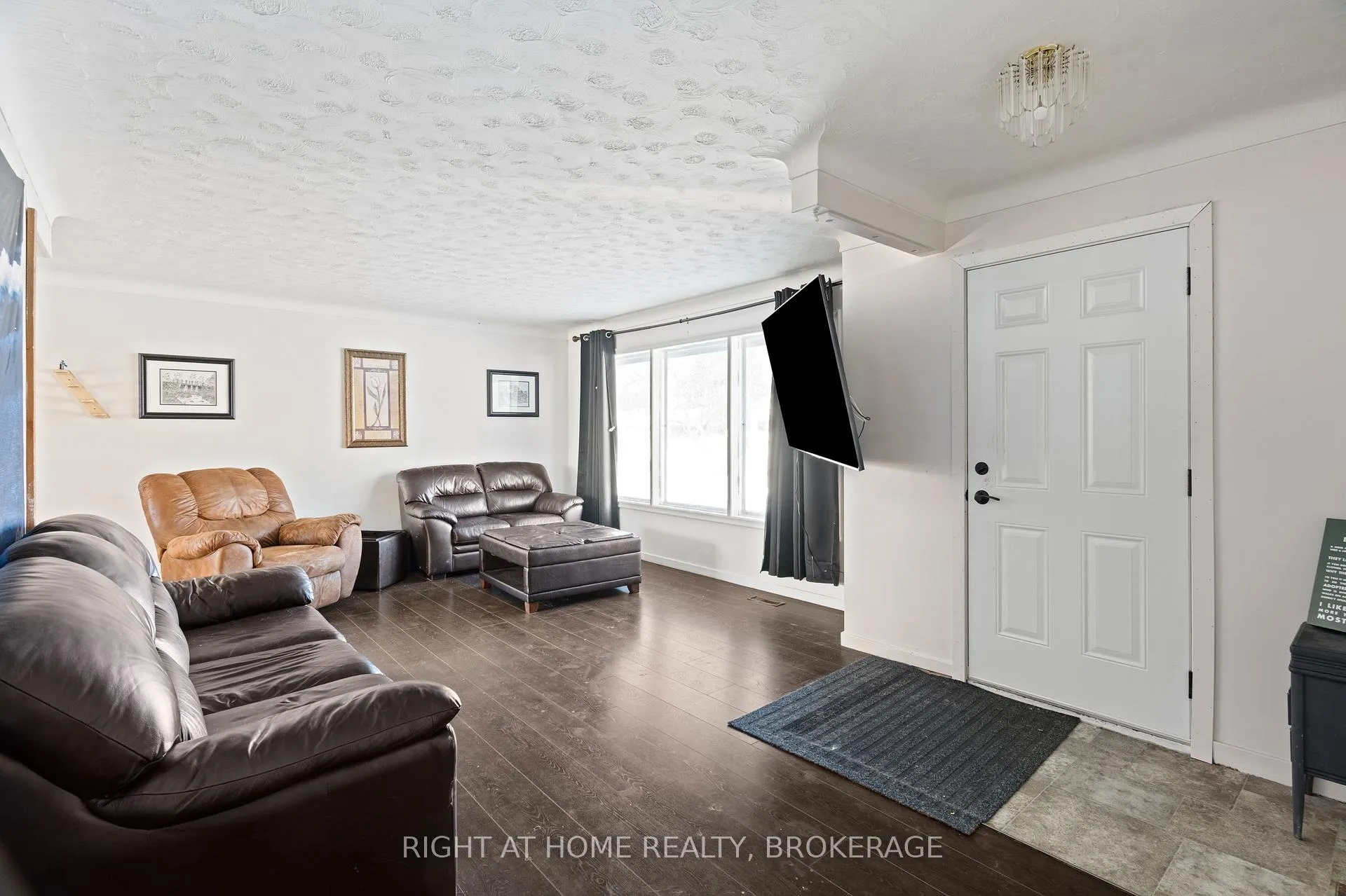 Photo 11 of 105 Glenwood Parkway, Welland, Dain City — HOMEH