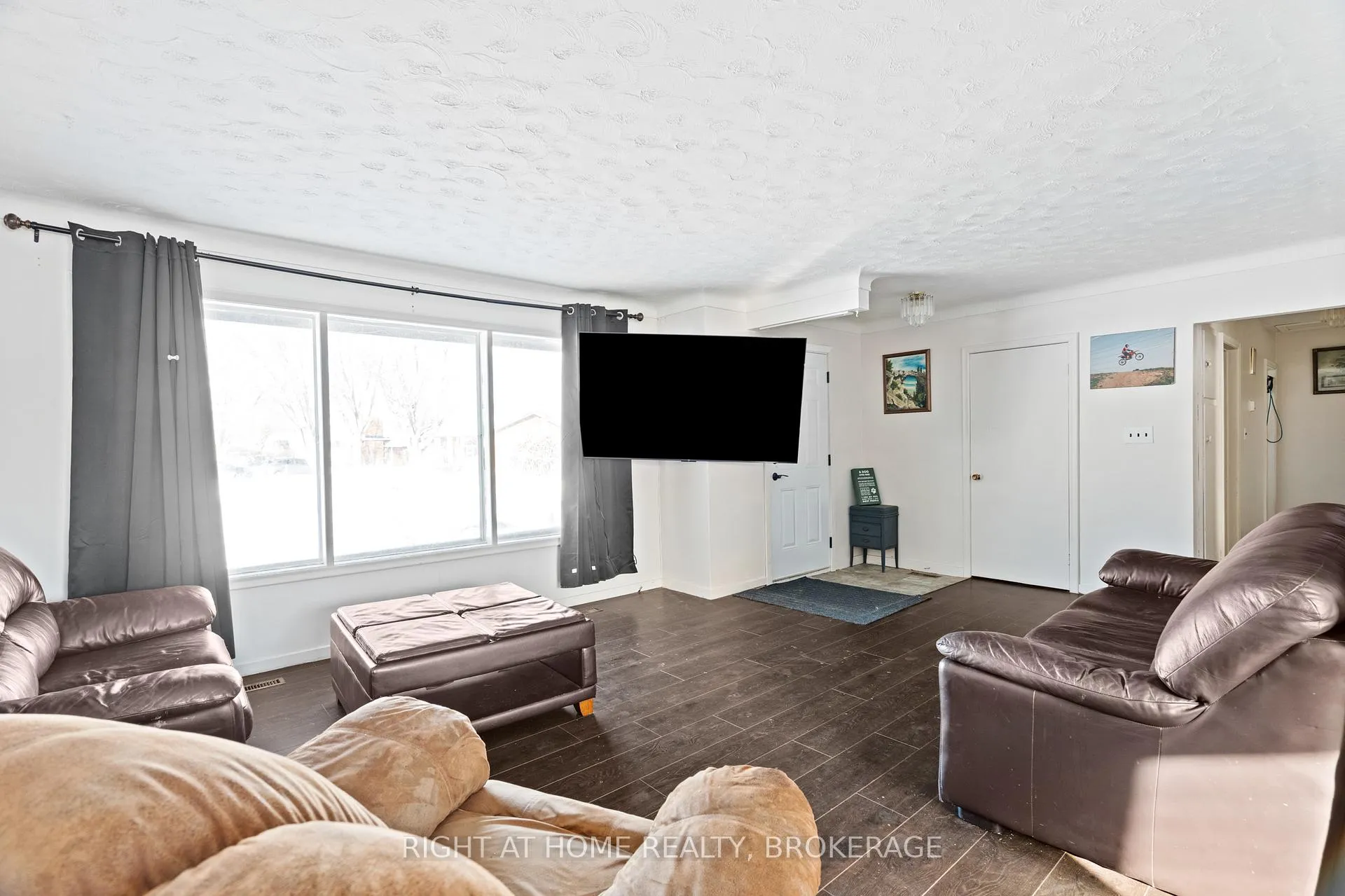 Photo 12 of 105 Glenwood Parkway, Welland, Dain City — HOMEH