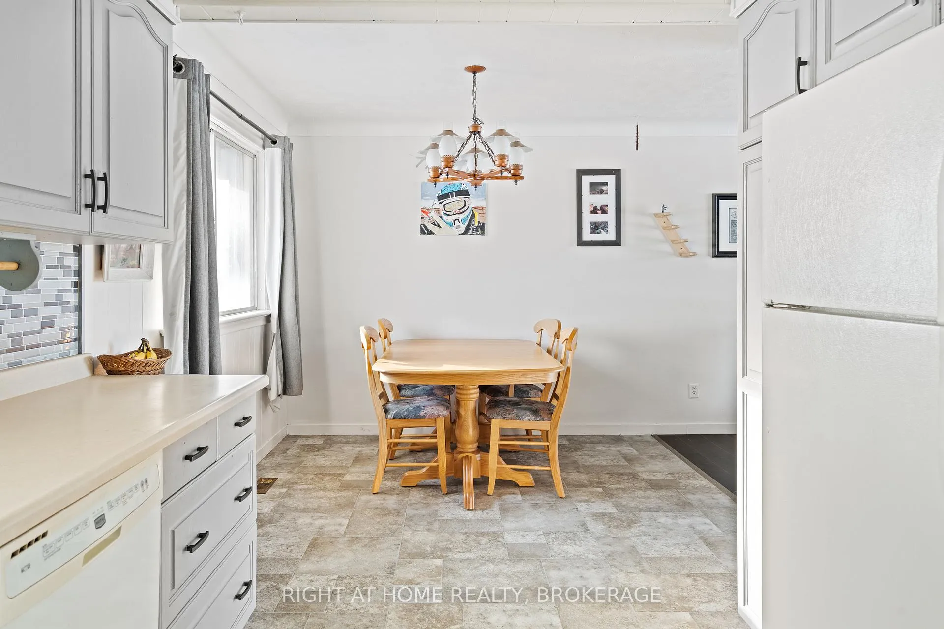 Photo 14 of 105 Glenwood Parkway, Welland, Dain City — HOMEH