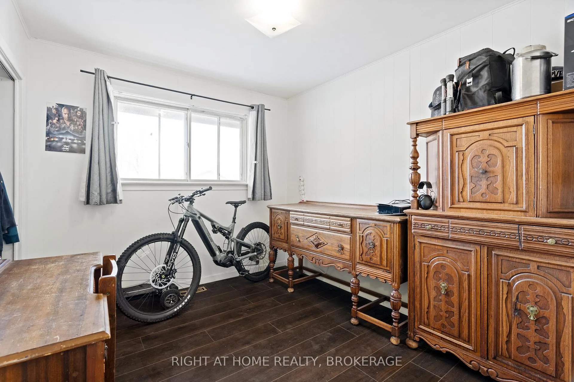 Photo 18 of 105 Glenwood Parkway, Welland, Dain City — HOMEH