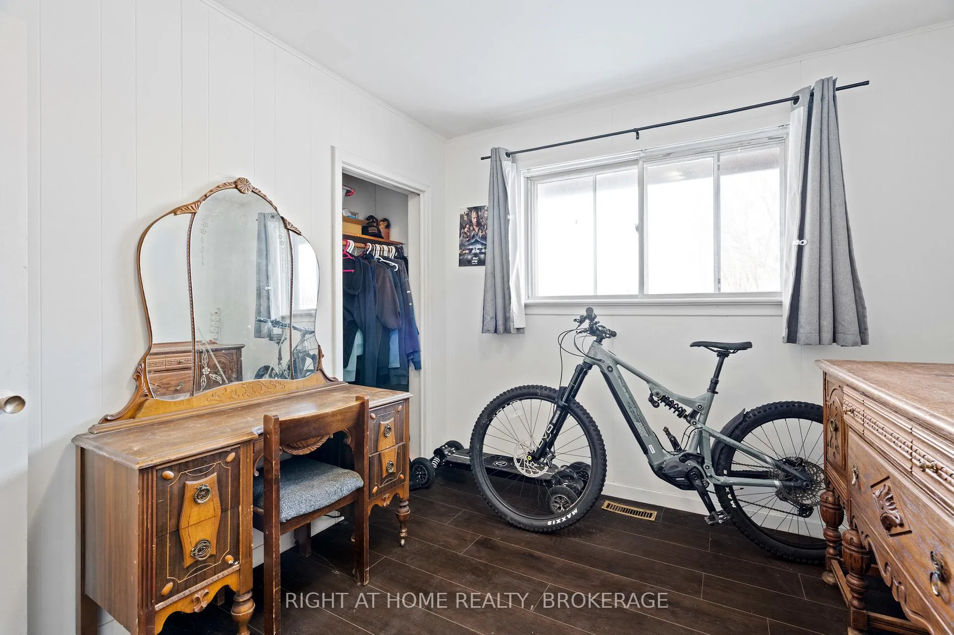 Photo 19 of 105 Glenwood Parkway, Welland, Dain City — HOMEH