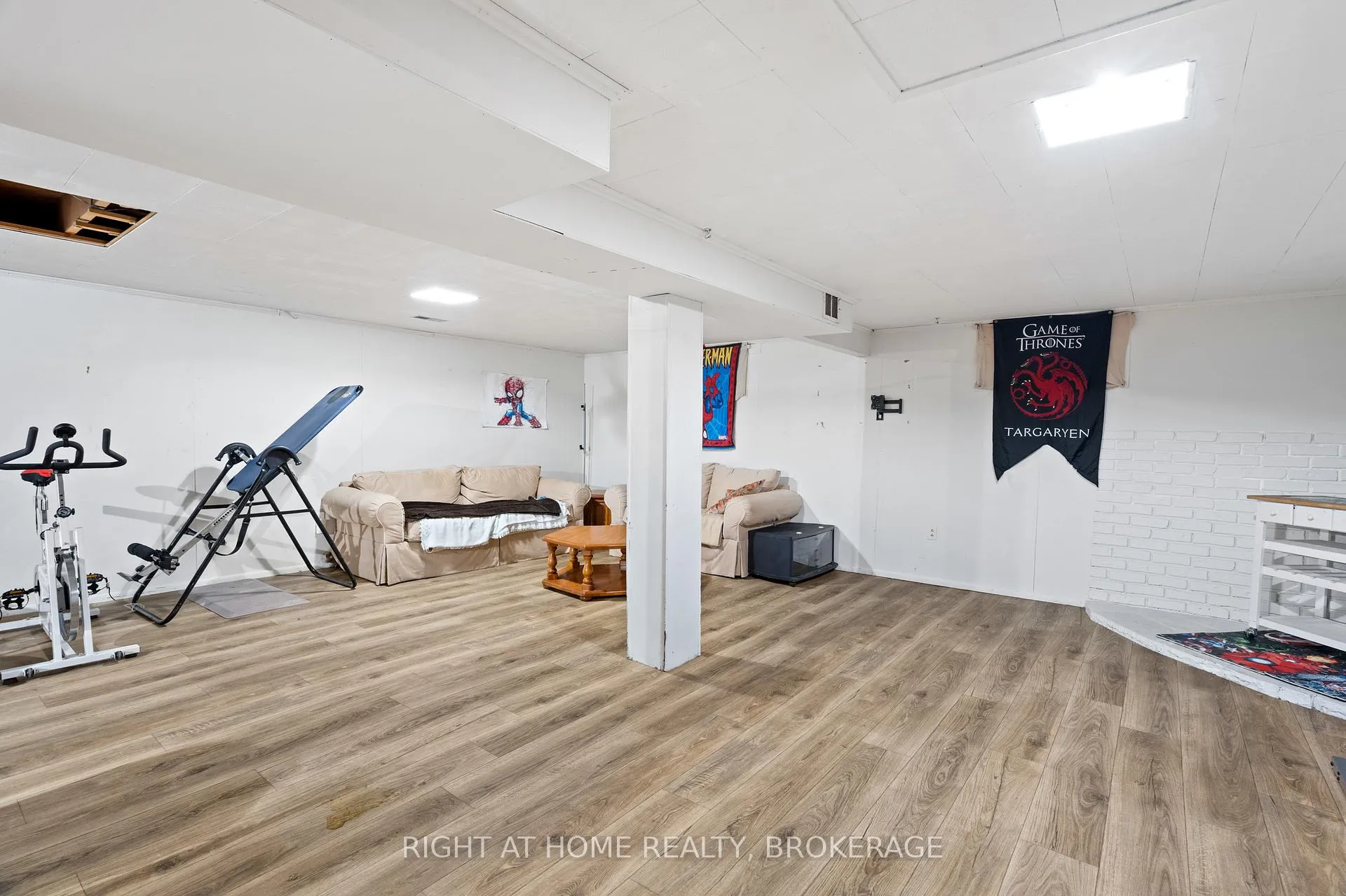 Photo 23 of 105 Glenwood Parkway, Welland, Dain City — HOMEH