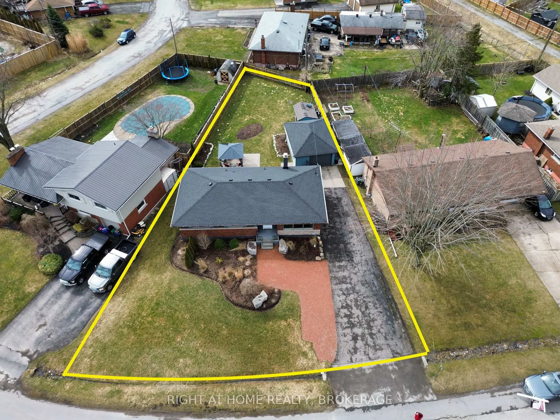 Photo 29 of 105 Glenwood Parkway, Welland, Dain City — HOMEH