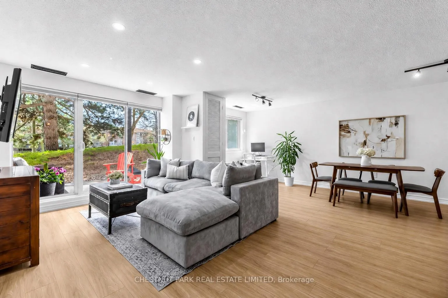Front of Unit 109, 4001 Don Mills Road