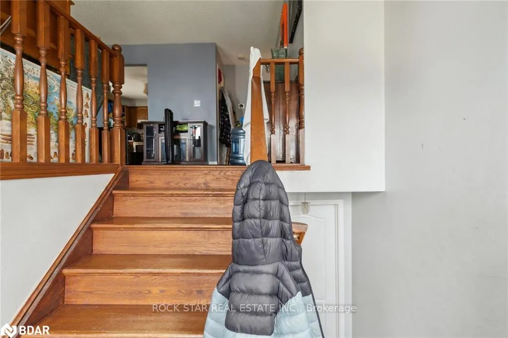 Photo 5 of 32 Hemlock Street, St. Catharines, Burleigh Hill — HOMEH