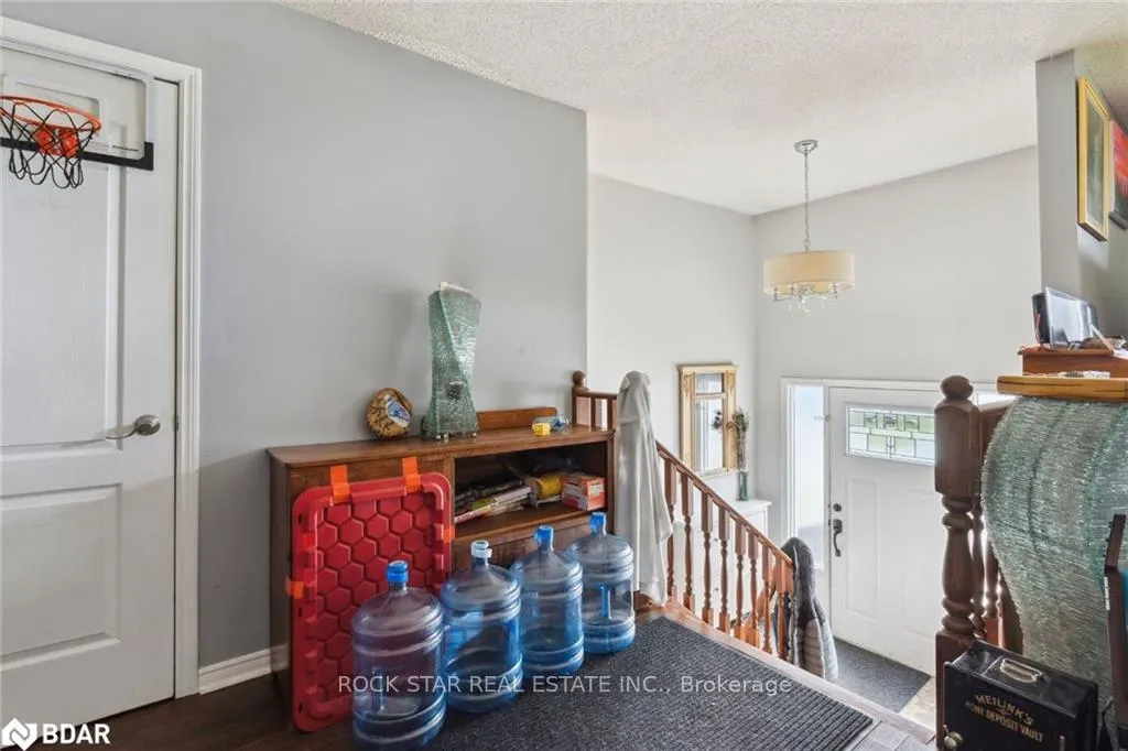 Photo 6 of 32 Hemlock Street, St. Catharines, Burleigh Hill — HOMEH