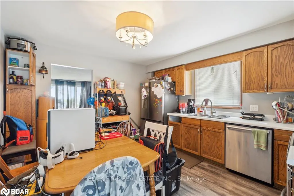 Photo 10 of 32 Hemlock Street, St. Catharines, Burleigh Hill — HOMEH