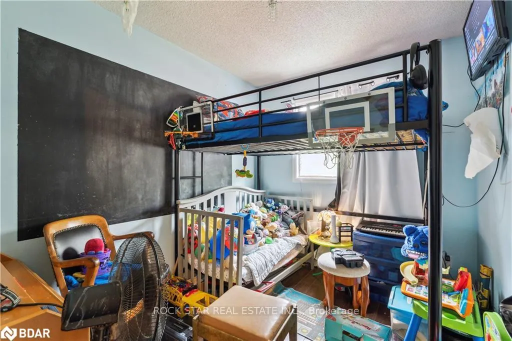 Photo 15 of 32 Hemlock Street, St. Catharines, Burleigh Hill — HOMEH