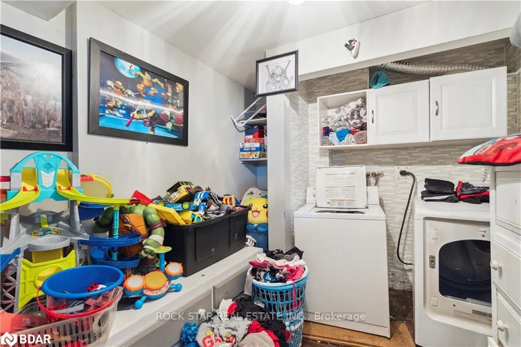 Photo 18 of 32 Hemlock Street, St. Catharines, Burleigh Hill — HOMEH