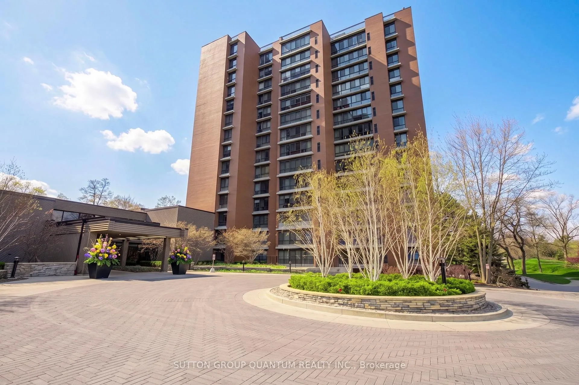 Photo 3 of Unit 616, 1400 Dixie Road, Mississauga, Lakeview — HOMEH