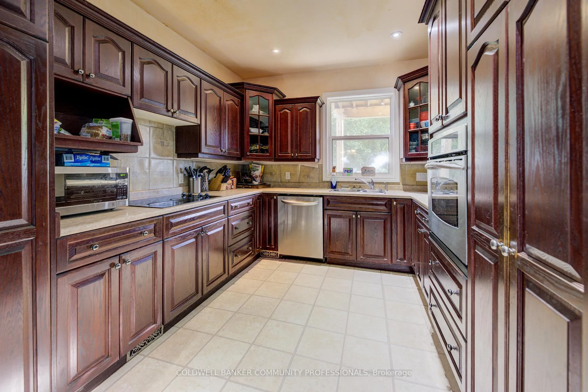 Photo 13 of 7 Robinson Street S, Grimsby, Grimsby East — HOMEH