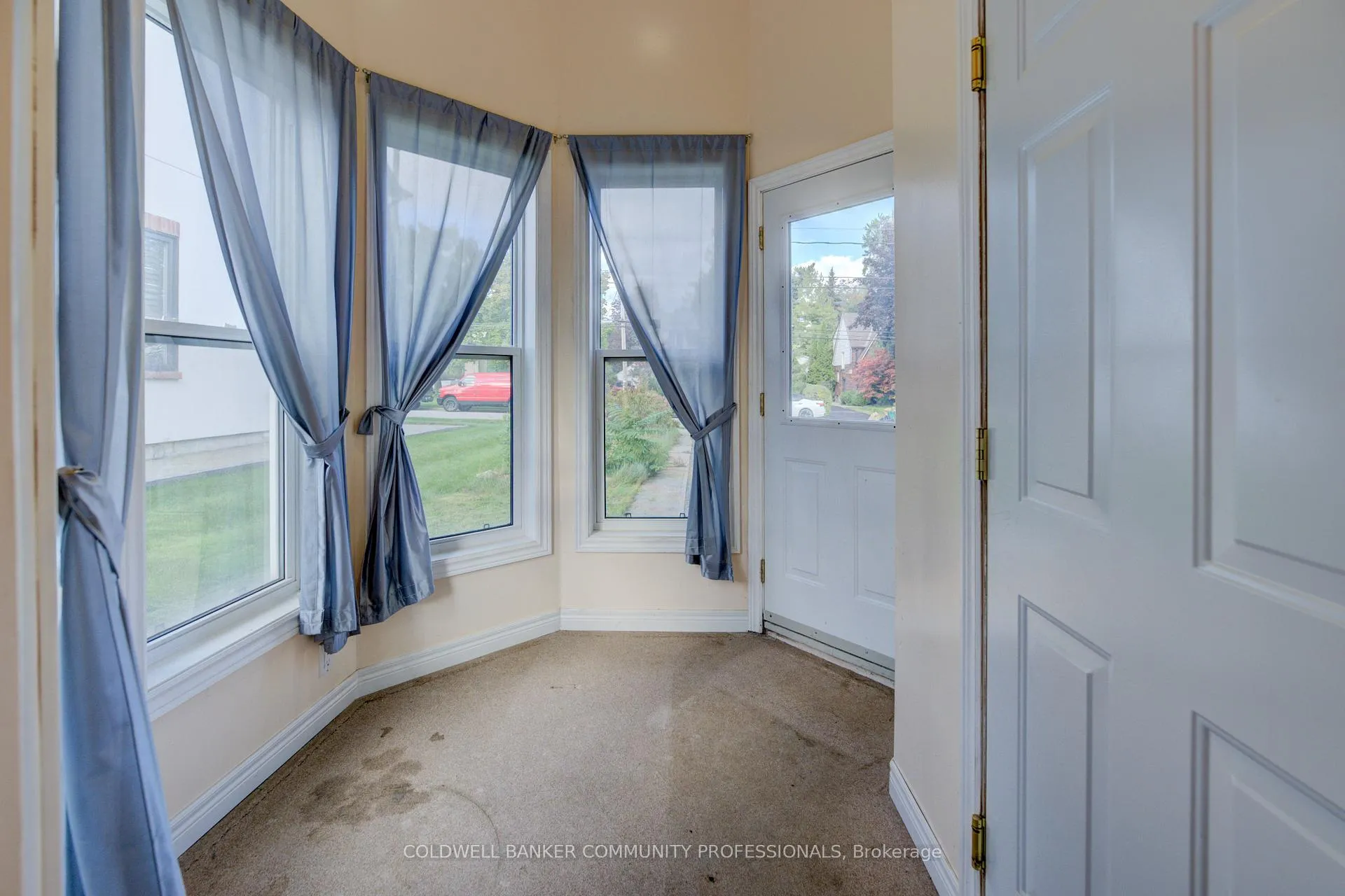 Photo 15 of 7 Robinson Street S, Grimsby, Grimsby East — HOMEH