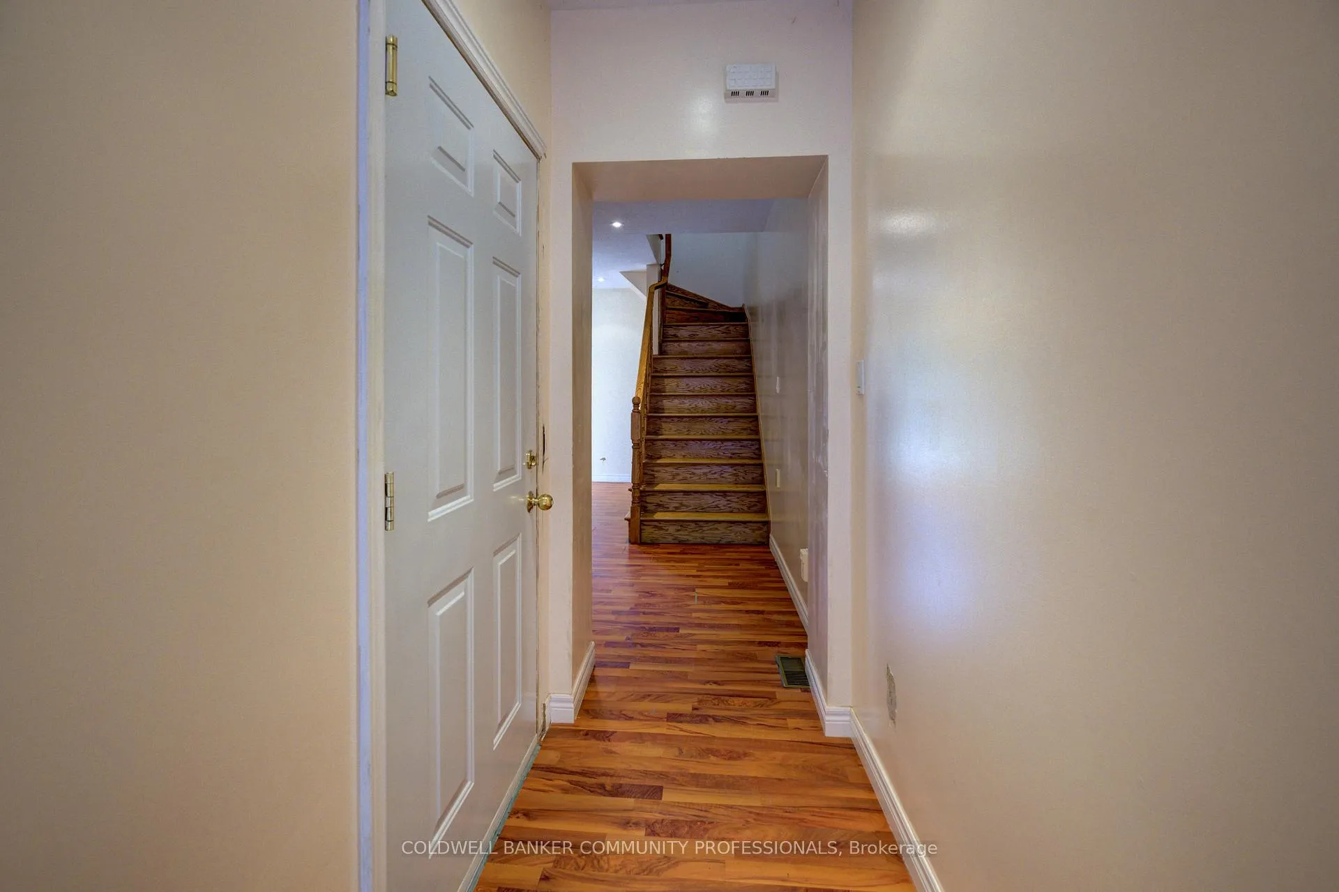 Photo 16 of 7 Robinson Street S, Grimsby, Grimsby East — HOMEH