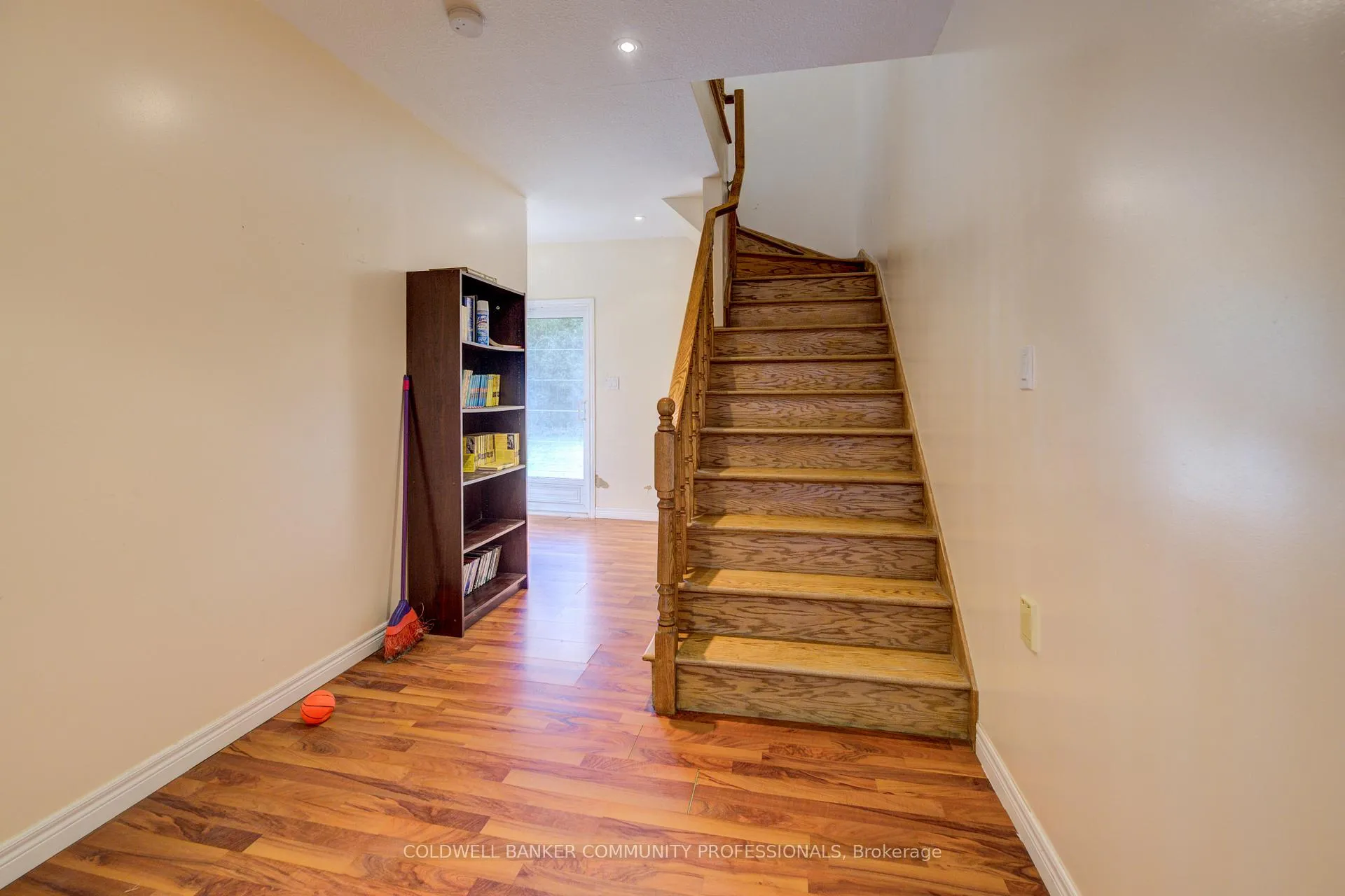 Photo 17 of 7 Robinson Street S, Grimsby, Grimsby East — HOMEH