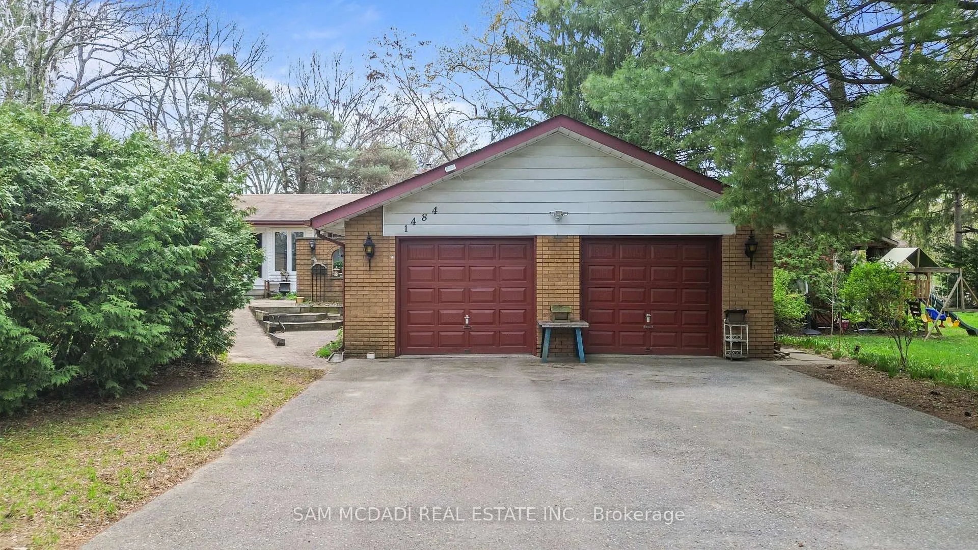 Photo 2 of 1484 Indian Road, Mississauga, Lorne Park — HOMEH