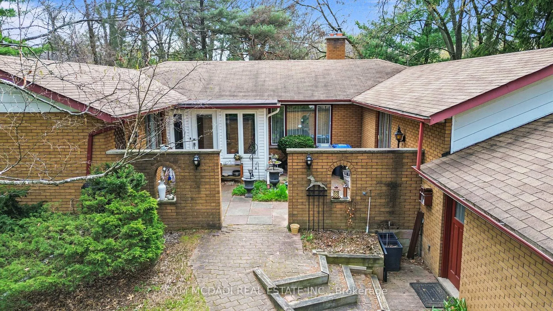 Photo 4 of 1484 Indian Road, Mississauga, Lorne Park — HOMEH