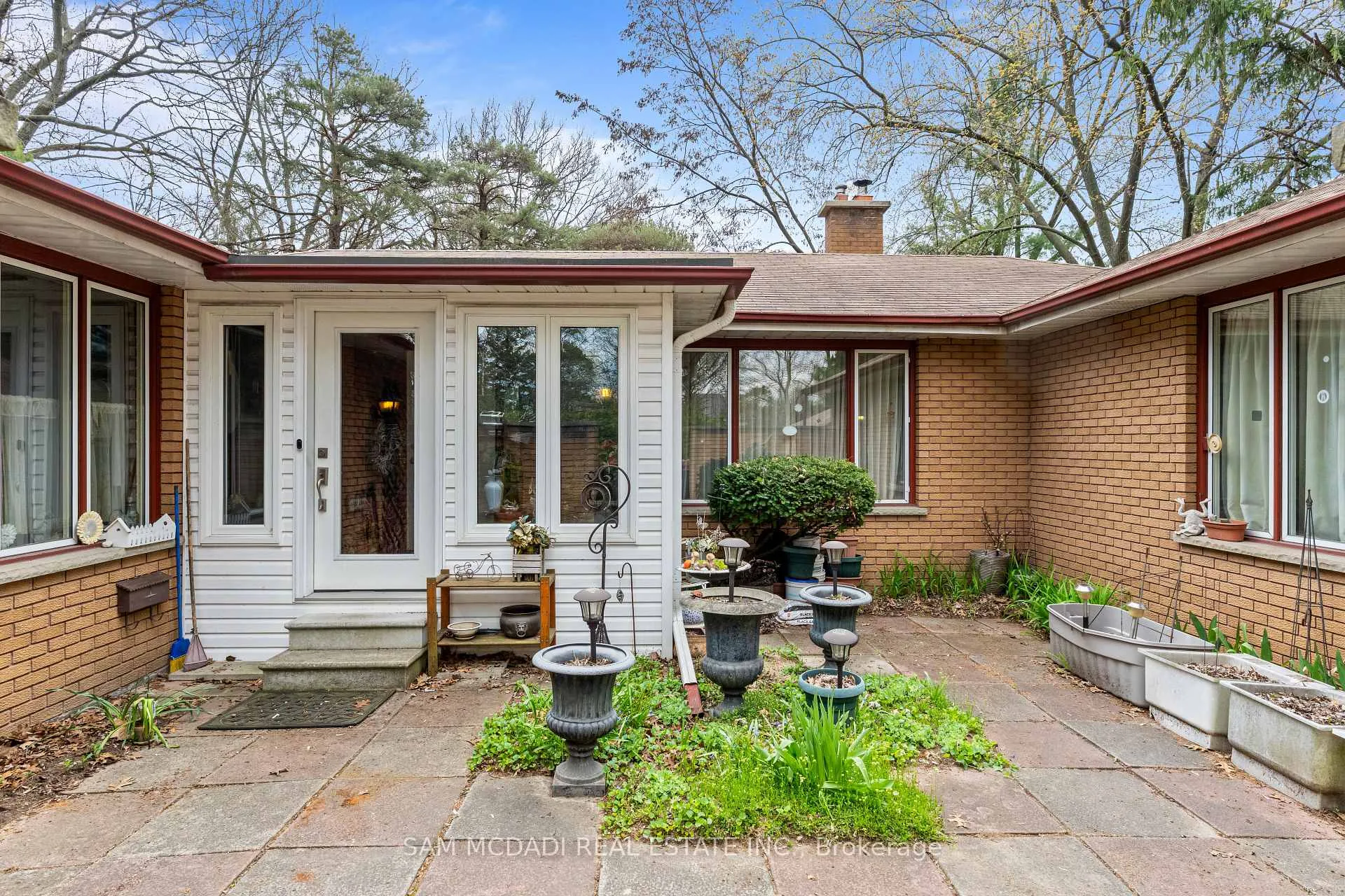 Photo 5 of 1484 Indian Road, Mississauga, Lorne Park — HOMEH