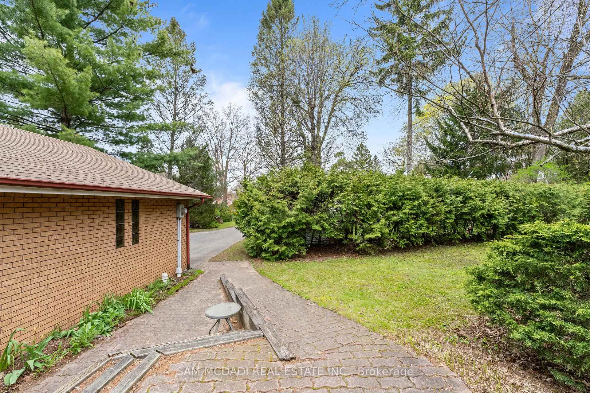 Photo 7 of 1484 Indian Road, Mississauga, Lorne Park — HOMEH