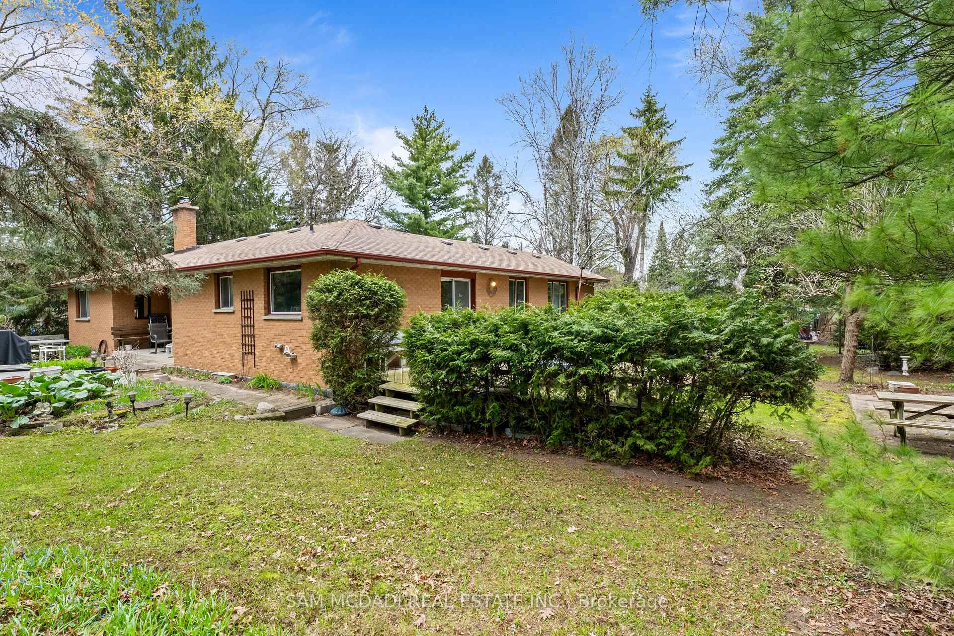 Photo 12 of 1484 Indian Road, Mississauga, Lorne Park — HOMEH