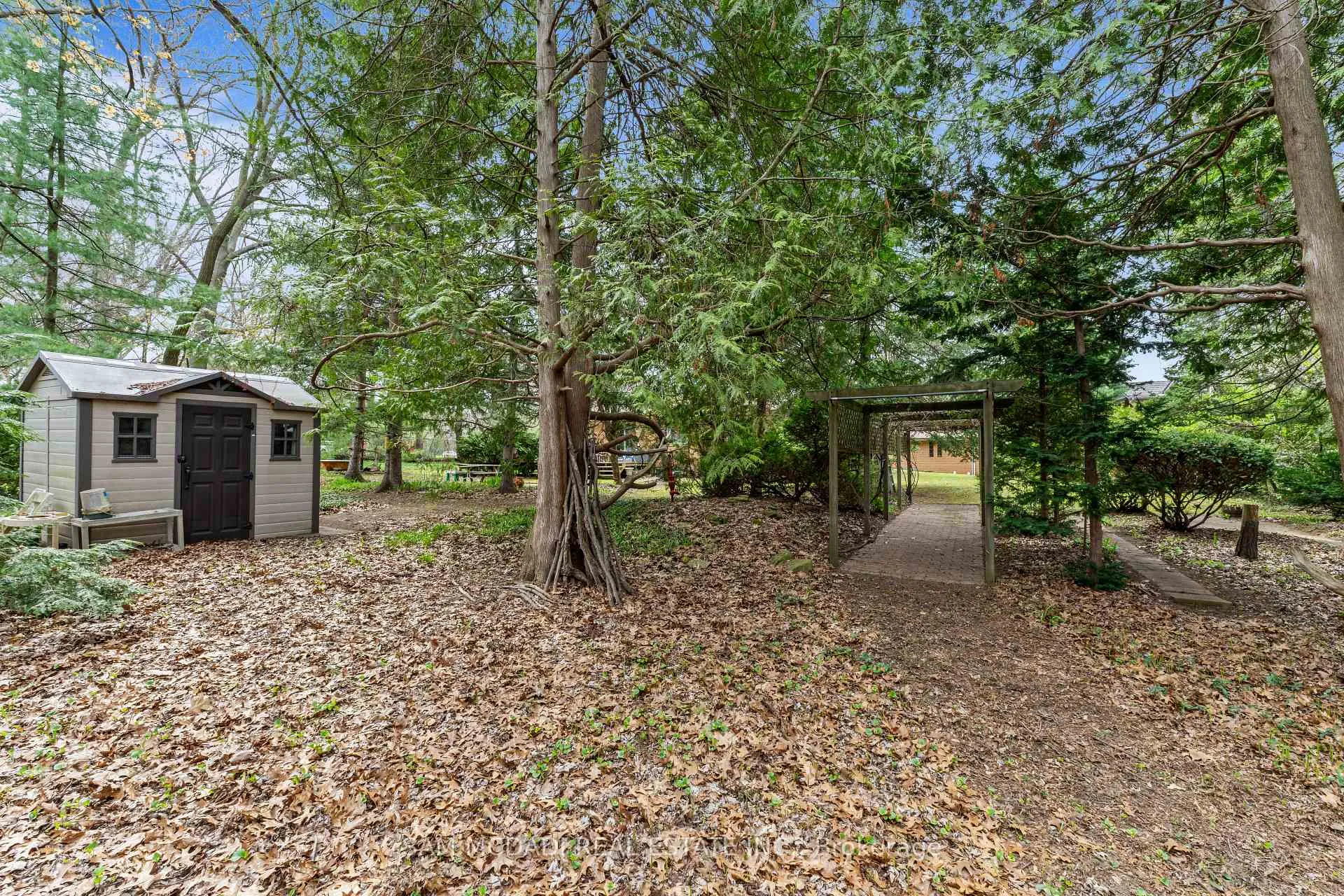 Photo 16 of 1484 Indian Road, Mississauga, Lorne Park — HOMEH