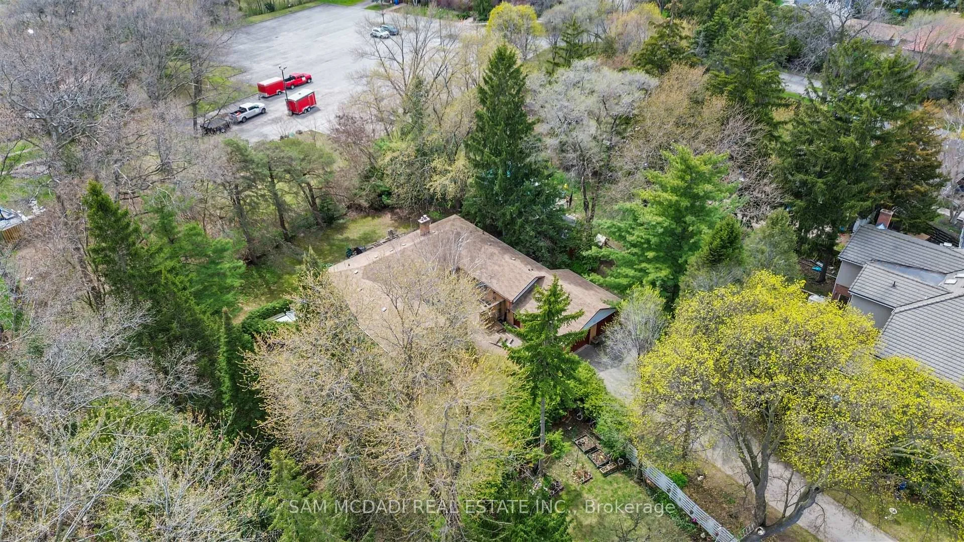 Photo 18 of 1484 Indian Road, Mississauga, Lorne Park — HOMEH