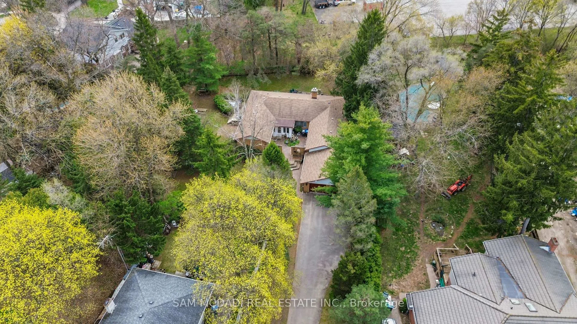 Photo 23 of 1484 Indian Road, Mississauga, Lorne Park — HOMEH