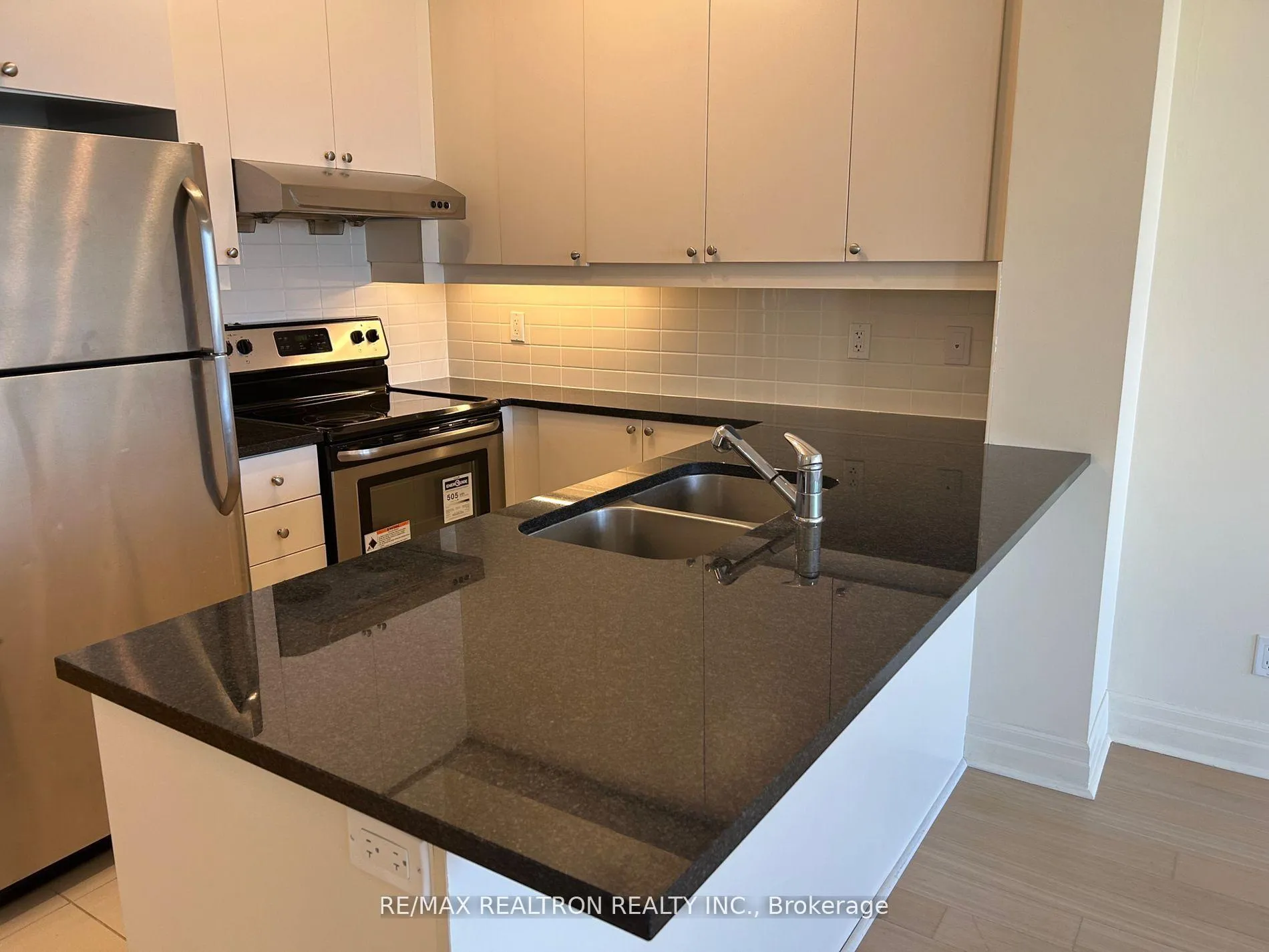 Photo 15 of Unit 813, 8130 Birchmount Road, Markham, Unionville — HOMEH