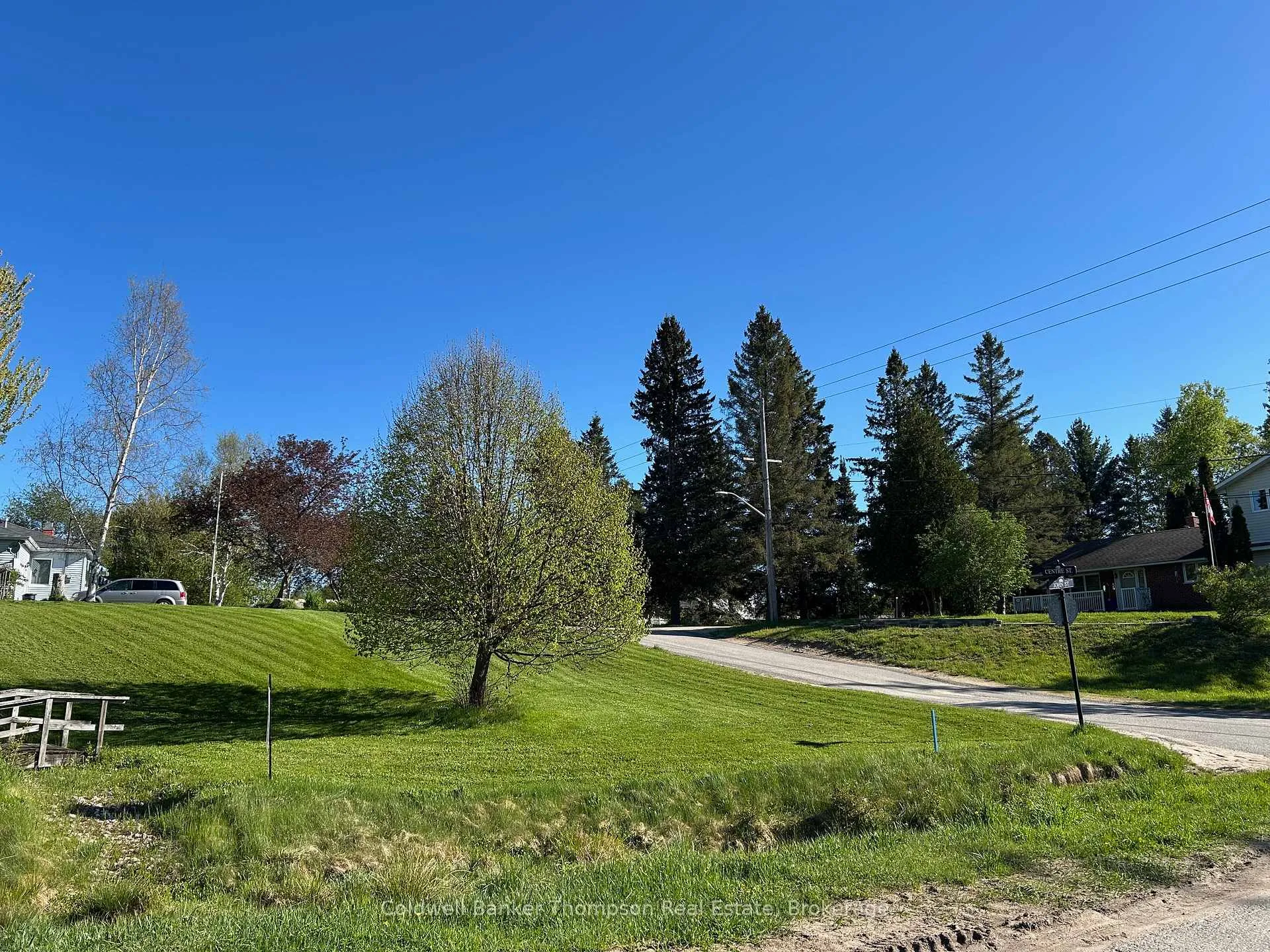Photo 2 of 119 Centre Street, Burk's Falls — HOMEH