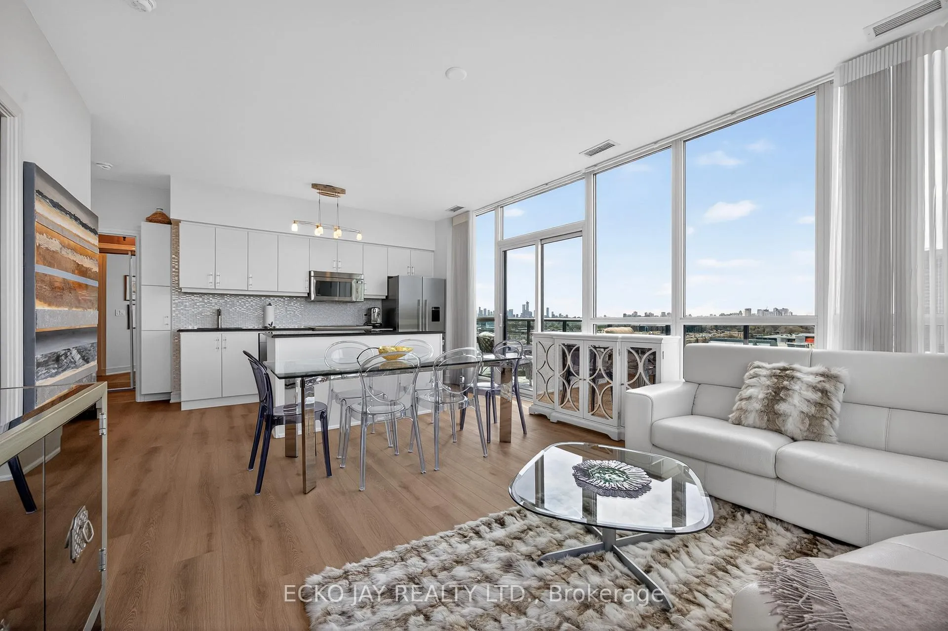 Photo 5 of Unit Ph01, 35 Brian Peck Crescent, Toronto, Thorncliffe Park — HOMEH