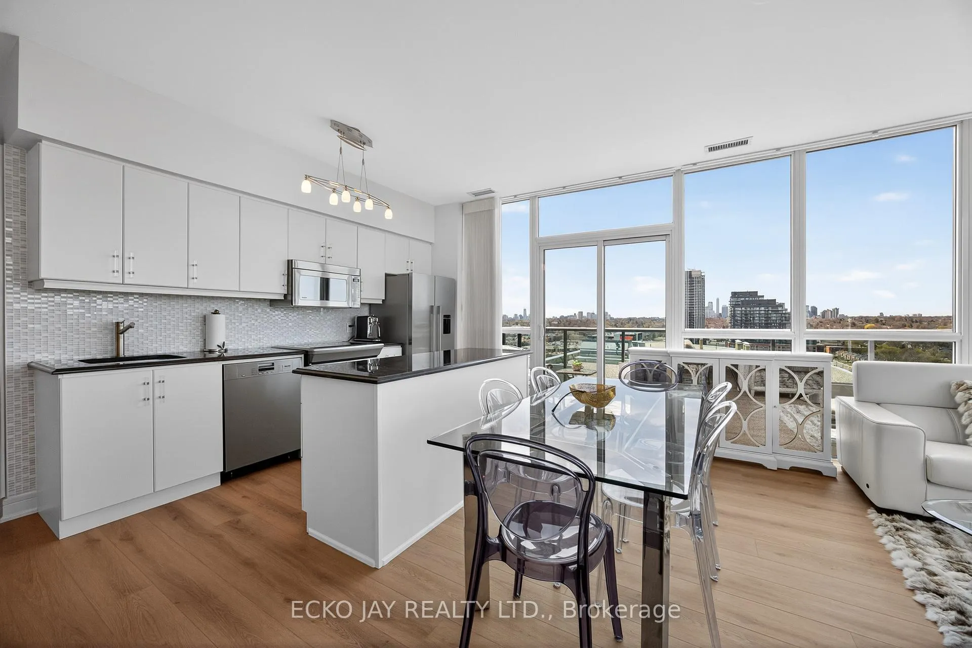 Photo 7 of Unit Ph01, 35 Brian Peck Crescent, Toronto, Thorncliffe Park — HOMEH